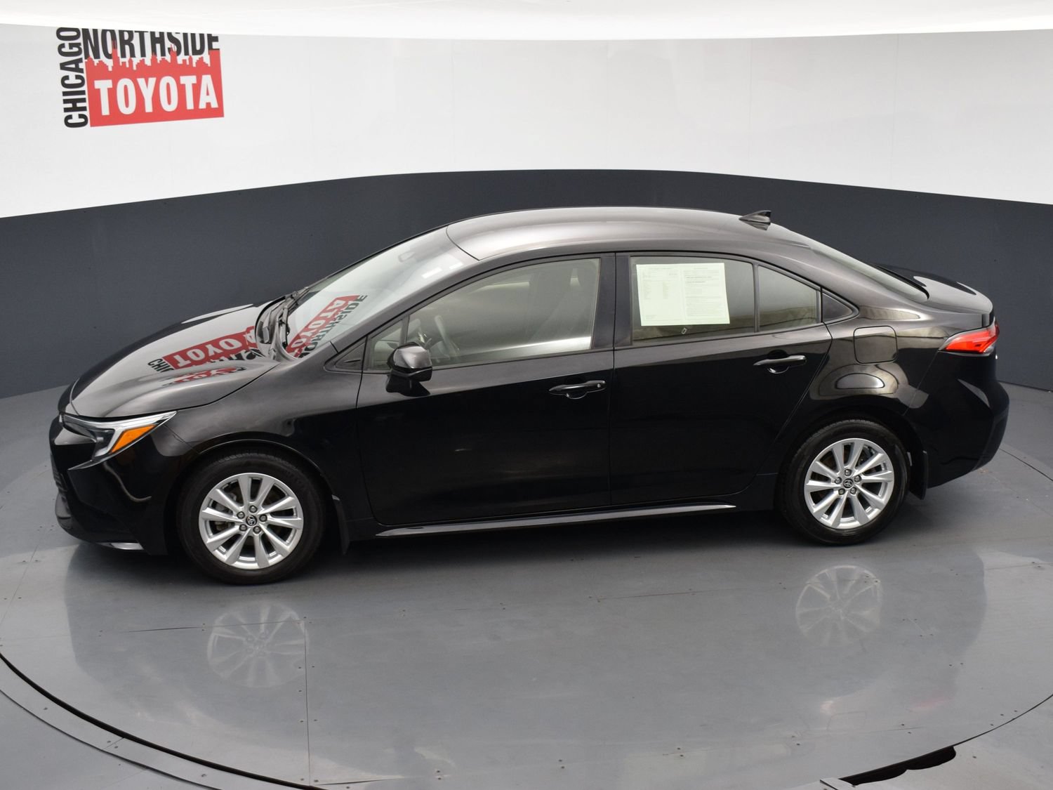 Used 2023 Toyota Corolla LE w/ LE Convenience Package FWD image 17