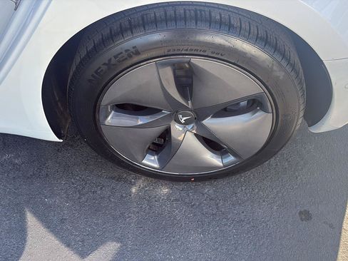 Used 2020 Tesla Model 3 Standard Range Plus RWD image 18
