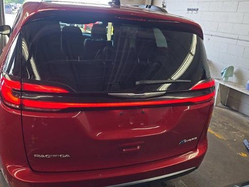Used 2025 Chrysler Pacifica Pinnacle FWD image 5