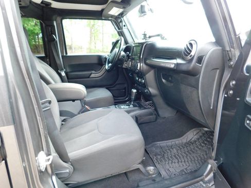 Used 2016 Jeep Wrangler Unlimited Sport w/ Quick Order Package 24S AWD/4WD image 37