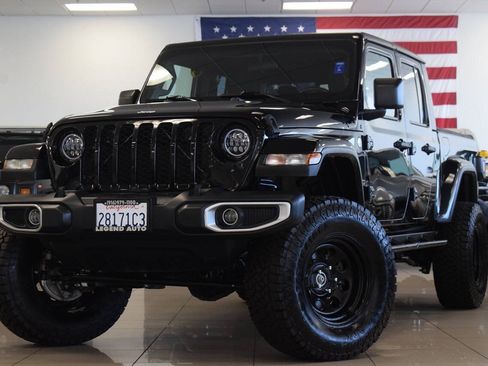 Used 2021 Jeep Gladiator Sport AWD/4WD image 3