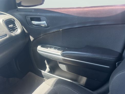 Used 2018 Dodge Charger SXT RWD image 17