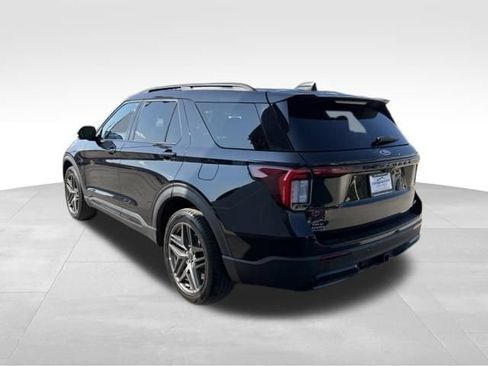 Used 2025 Ford Explorer ST-Line w/ ST-Line Street Pack AWD/4WD image 11