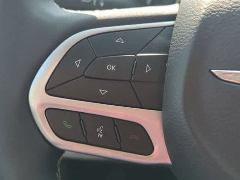 Used 2022 Chrysler Pacifica Touring-L AWD/4WD image 24