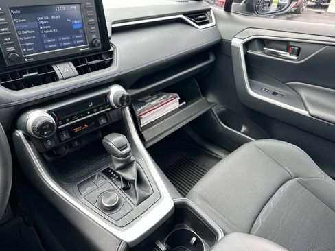 Used 2022 Toyota RAV4 SE w/ Convenience Package image 34