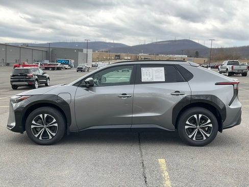 Used 2024 Toyota bZ4X XLE w/ Weather Package image 28