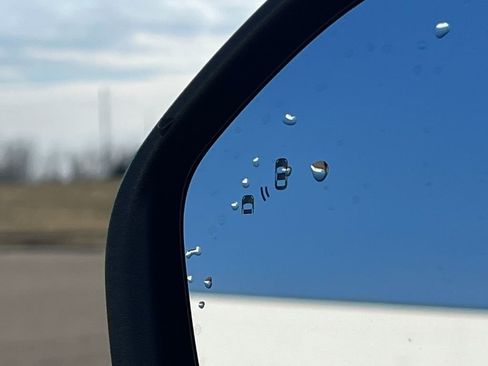 Used 2020 Ford Explorer XLT w/ Equipment Group 202A image 40