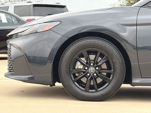 Used 2025 Toyota Camry LE image 5
