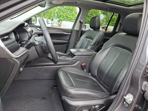 Certified 2024 Jeep Grand Cherokee Limited w/ Black Appearance Package AWD/4WD image 24