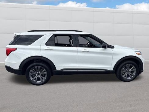 Used 2022 Ford Explorer XLT w/ Equipment Group 202A image 12