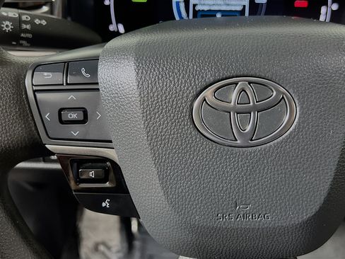 Used 2025 Toyota Camry LE FWD image 18