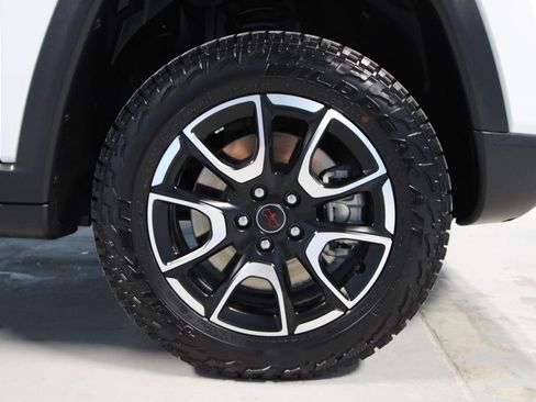 Used 2025 Jeep Compass Trailhawk AWD/4WD image 32