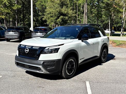New 2025 Nissan Pathfinder Rock Creek image 3
