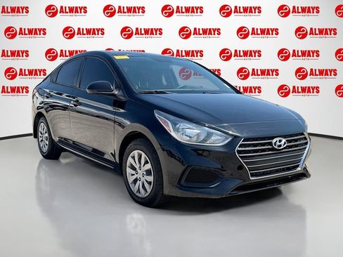 Used 2022 Hyundai Accent SE FWD image 3