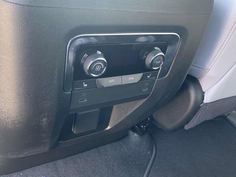 New 2025 Chevrolet Suburban Premier image 13