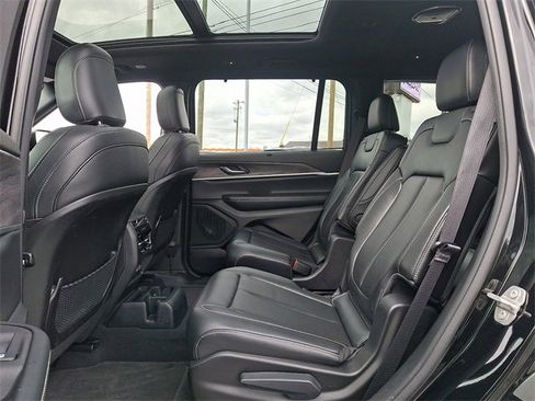 Used 2024 Jeep Grand Cherokee L Limited w/ Luxury Tech Group II image 10