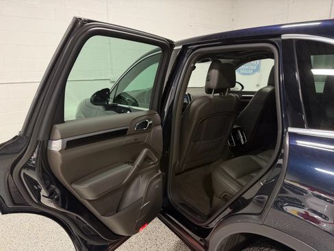 Used 2016 Porsche Cayenne AWD/4WD image 40