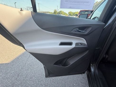 Used 2020 Chevrolet Equinox LS FWD image 19