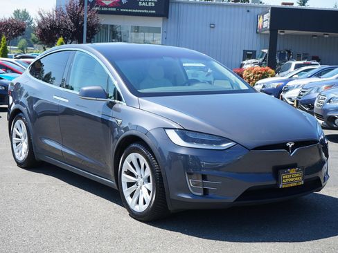 Used 2018 Tesla Model X 75D AWD/4WD image 8