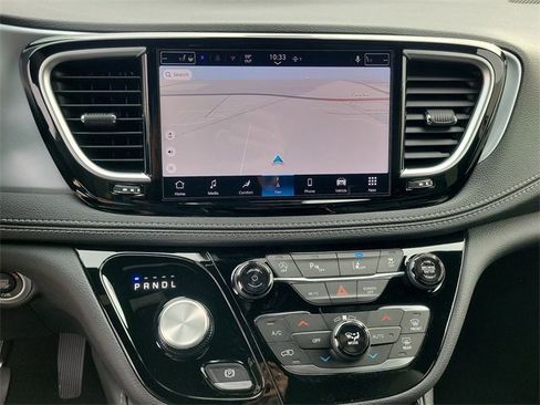 New 2026 Chrysler Pacifica Limited image 24