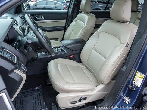Used 2019 Ford Explorer XLT w/ Equipment Group 202A AWD/4WD image 8
