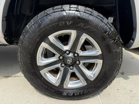 Used 2016 Toyota Tacoma Limited w/ Towing Package RWD image 8