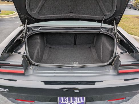 Used 2016 Dodge Challenger R/T Scat Pack w/ Leather Interior Group image 27