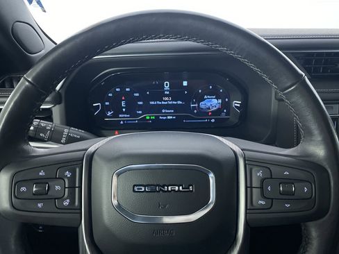 Used 2023 GMC Yukon XL Denali Ultimate image 3