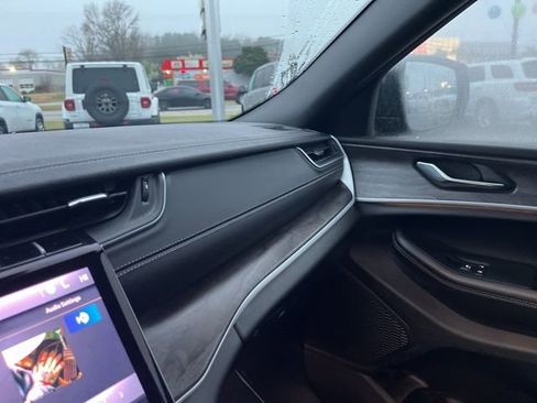 Used 2025 Jeep Grand Cherokee L Limited image 30