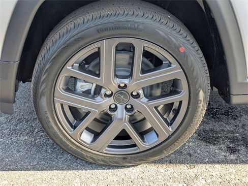 New 2026 Jeep Compass Latitude image 9