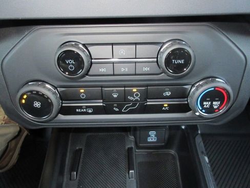 New 2025 Ford Bronco 4-Door image 25