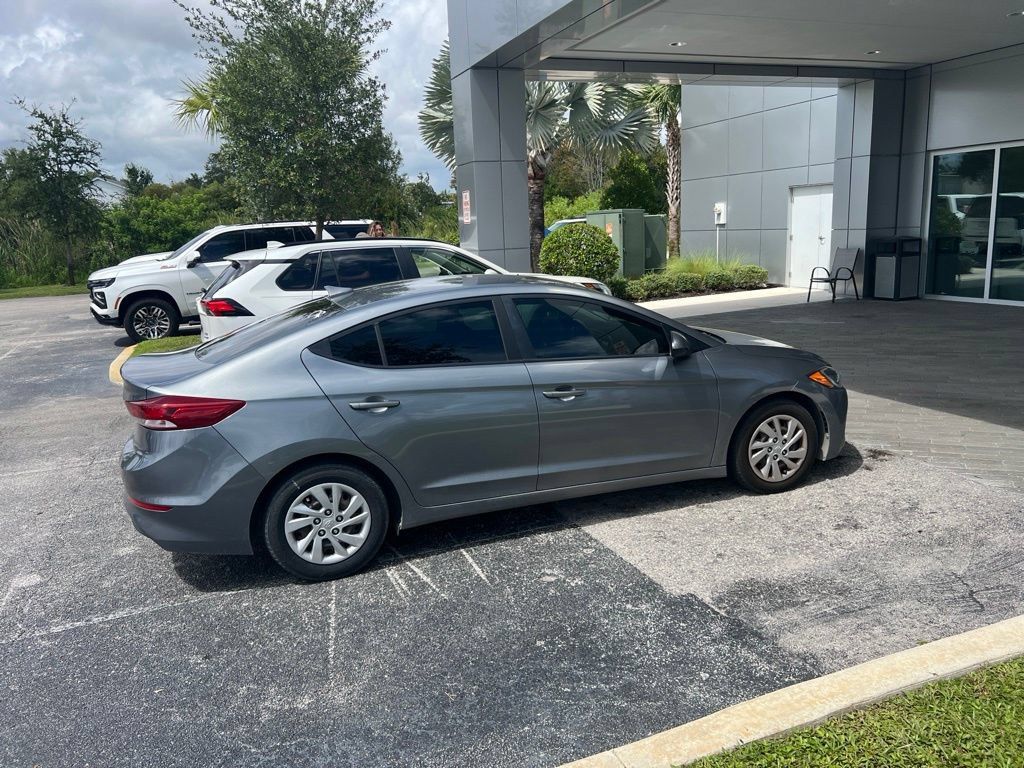 Used 2017 Hyundai Elantra SE FWD image 3