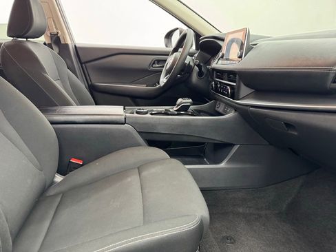 Used 2024 Nissan Rogue S image 29