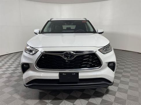 New 2026 Toyota Highlander Limited AWD/4WD image 2