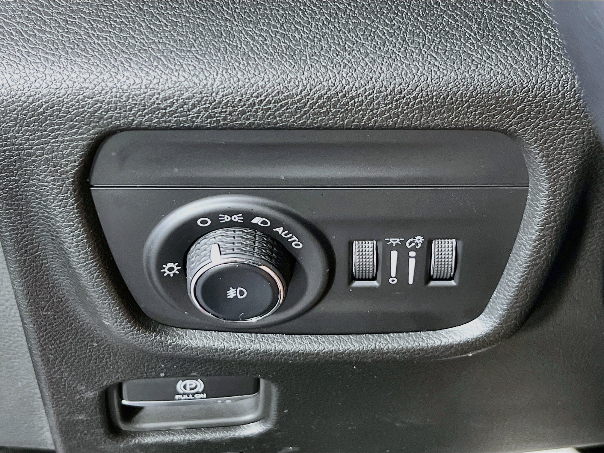 Used 2023 Jeep Grand Cherokee Limited AWD/4WD image 10
