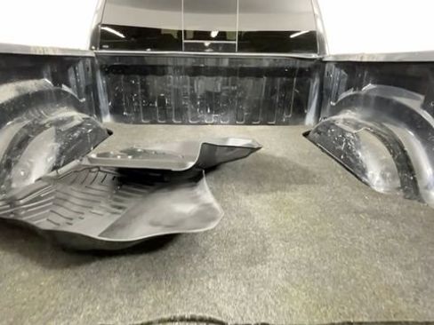Used 2019 RAM 1500 Laramie AWD/4WD image 12