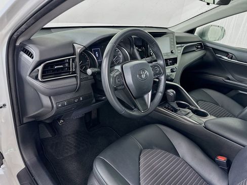 Used 2022 Toyota Camry SE image 9