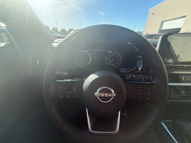 Used 2025 Nissan Pathfinder SL AWD/4WD image 21
