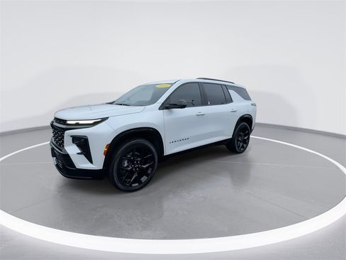 Used 2025 Chevrolet Traverse RS image 4