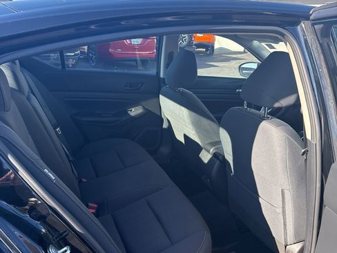 Used 2024 Nissan Altima 2.5 SV image 18