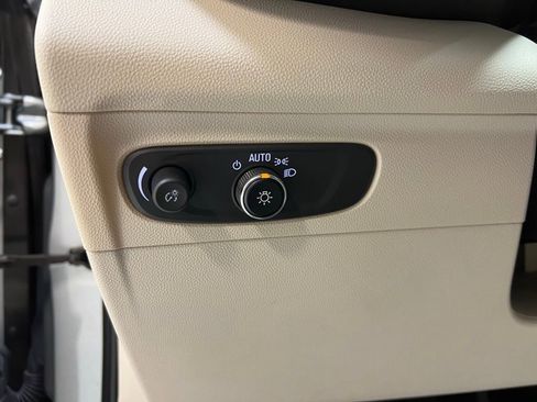 Used 2023 Buick Envision Preferred image 17