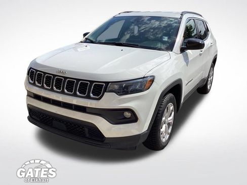 Used 2024 Jeep Compass Latitude AWD/4WD image 6