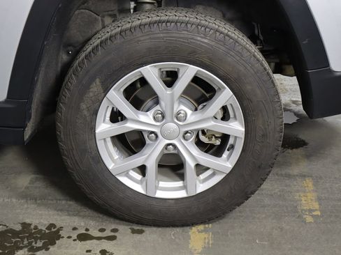Used 2024 Jeep Grand Cherokee Limited AWD/4WD image 46