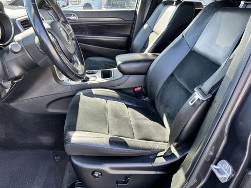 Used 2018 Jeep Grand Cherokee Altitude image 18