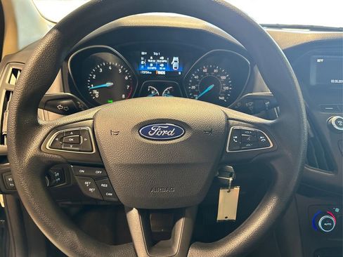 Used 2018 Ford Focus SE w/ SE Appearance Package FWD image 27