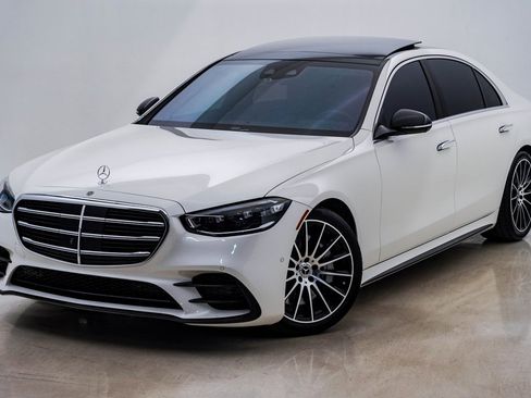 Used 2022 Mercedes-Benz S 580 4MATIC Sedan image 3