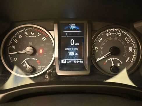 Used 2022 Toyota Tacoma TRD Off-Road image 6