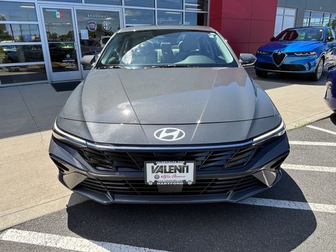 Used 2024 Hyundai Elantra Limited FWD image 12