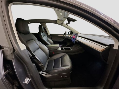 Used 2023 Tesla Model Y Long Range image 34