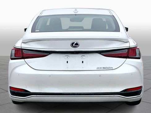 Used 2019 Lexus ES 300h w/ Premium Package image 5